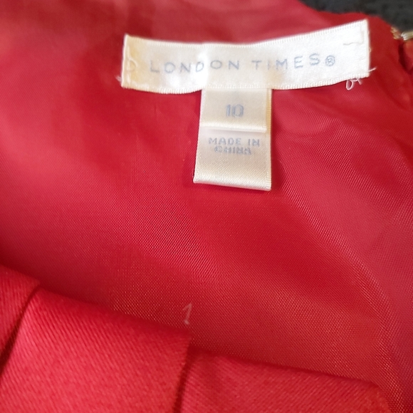 Red Dress - Picture 6 of 6